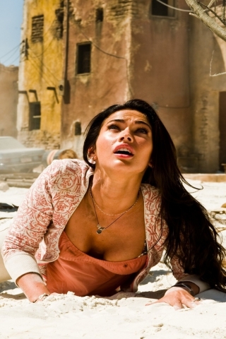 Megan Fox Transformers for 320 x 480 iPhone resolution