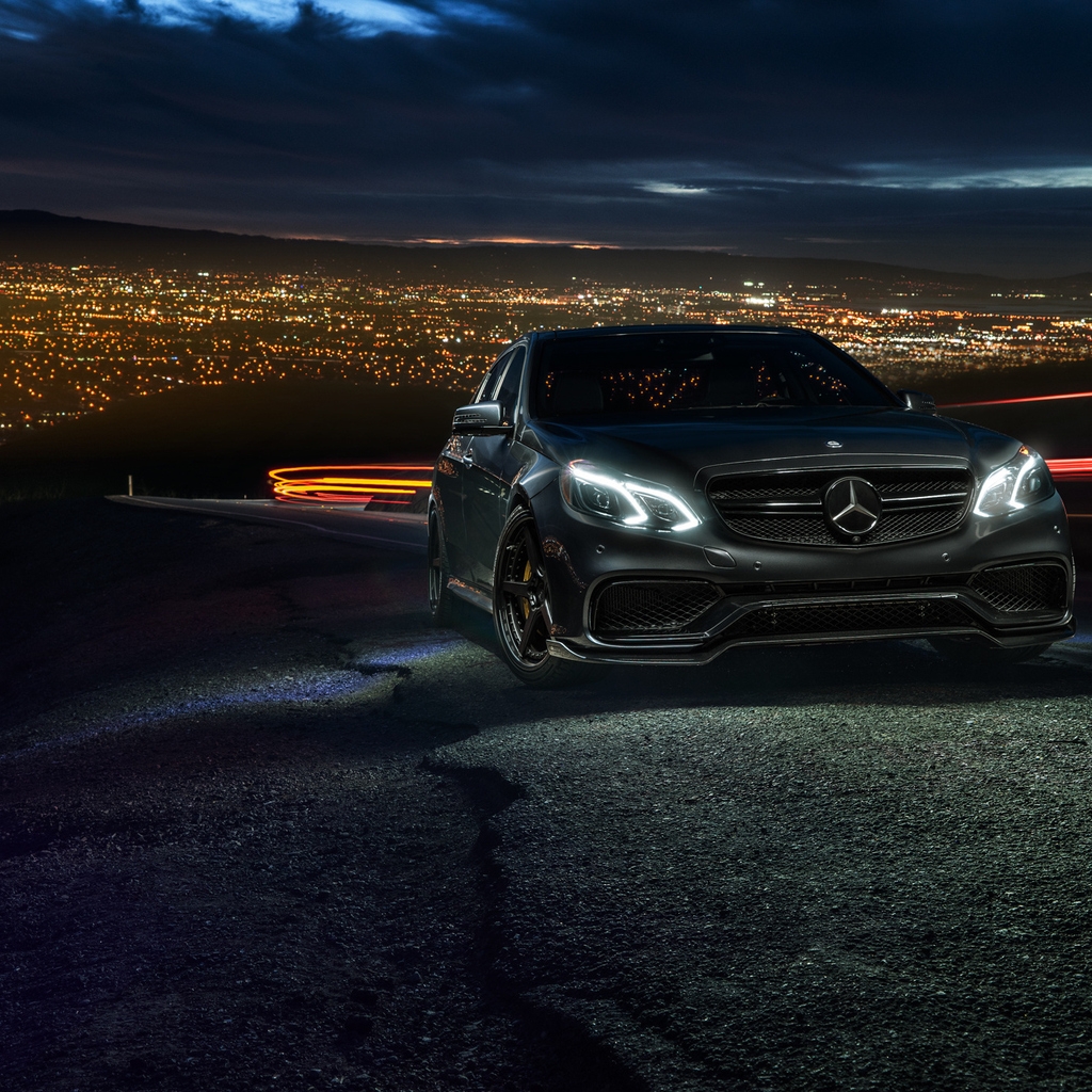 Mercedes-Benz E63 AMG S for 1024 x 1024 iPad resolution