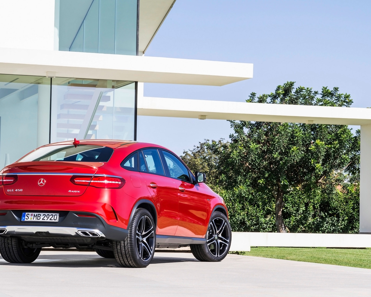 Mercedes Benz GLE Coupe Back View for 1280 x 1024 resolution