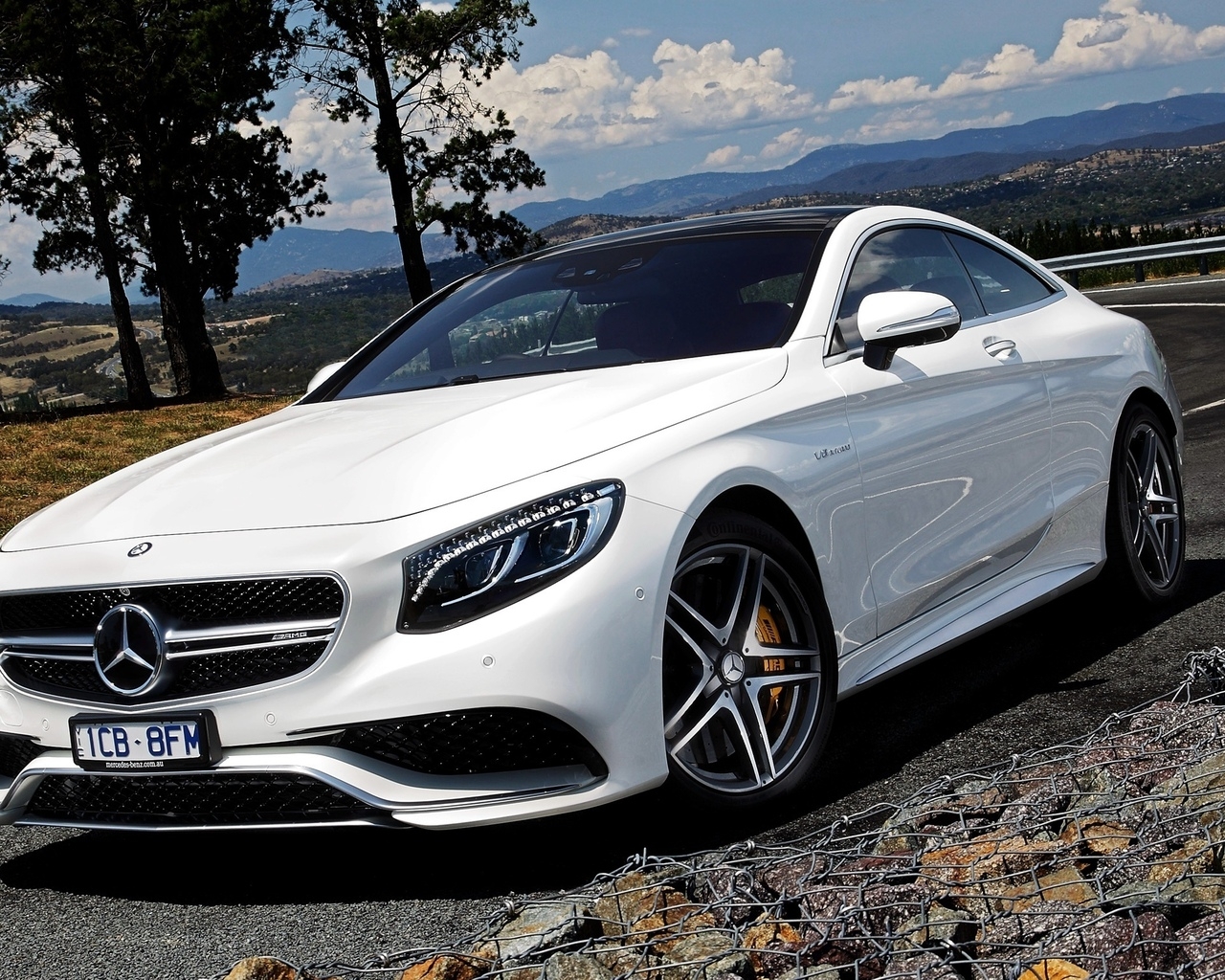 Mercedes Benz S63 AMG for 1280 x 1024 resolution