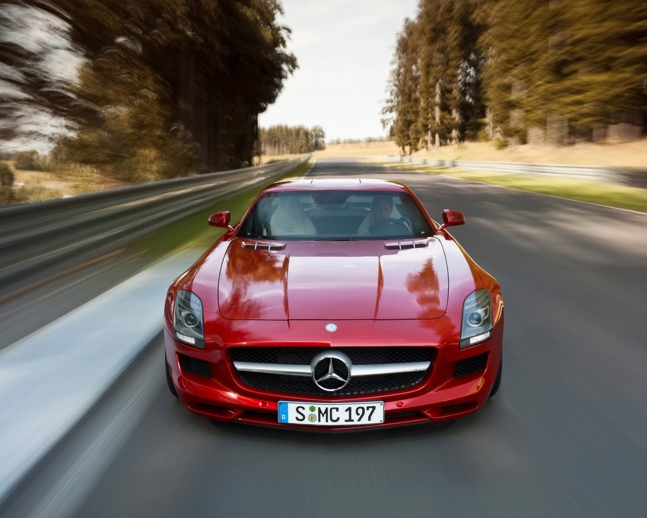 Mercedes-Benz SLS AMG Red 2010 for 1280 x 1024 resolution