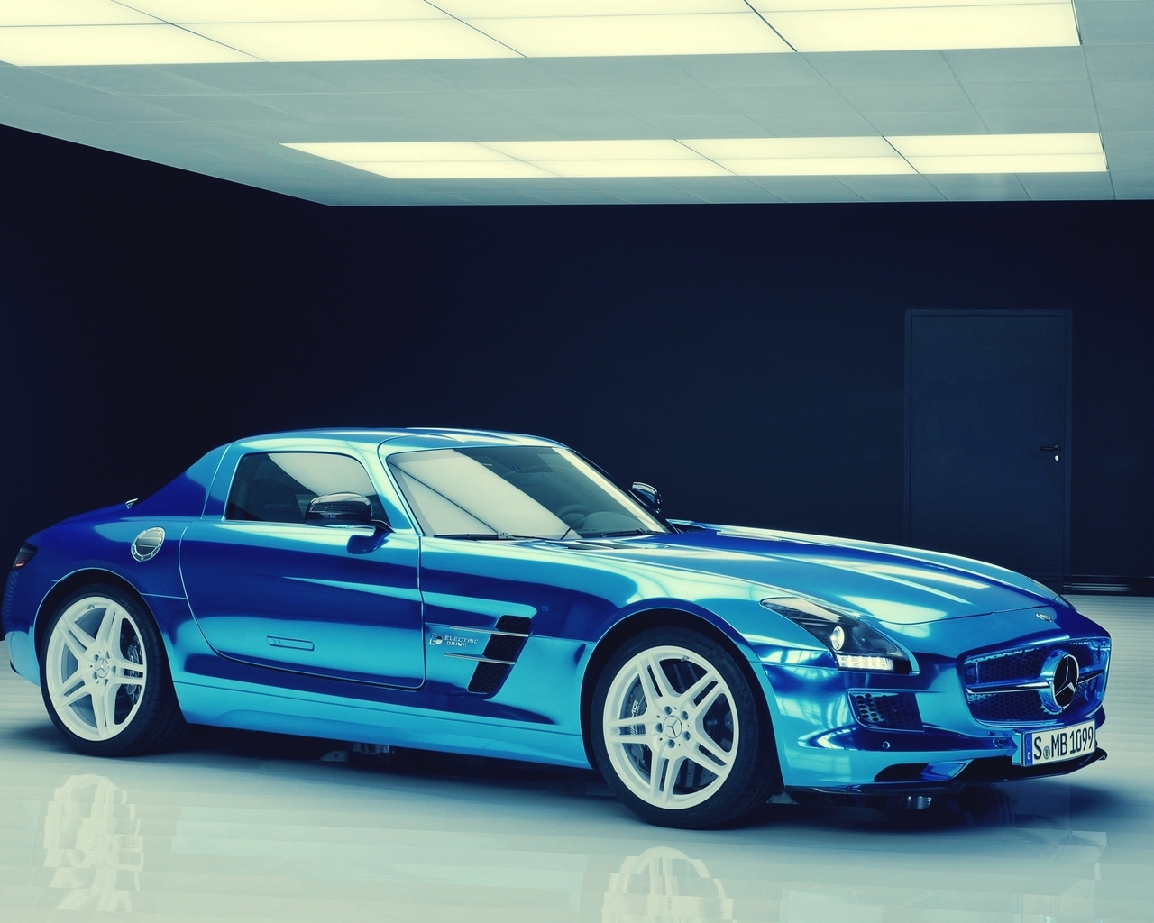 Mercedes-Benz SLS Electric Drive for 1280 x 1024 resolution