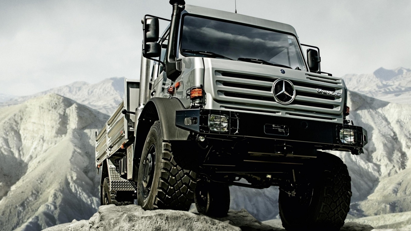 Mercedes Benz Unimog U5000 Truck for 1366 x 768 HDTV resolution