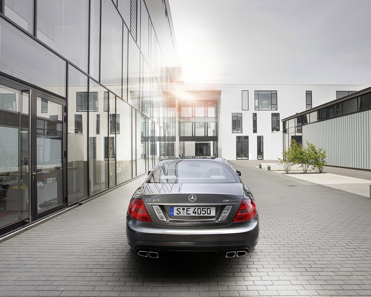 Mercedes CL63 AMG 2011 Rear for 1280 x 1024 resolution
