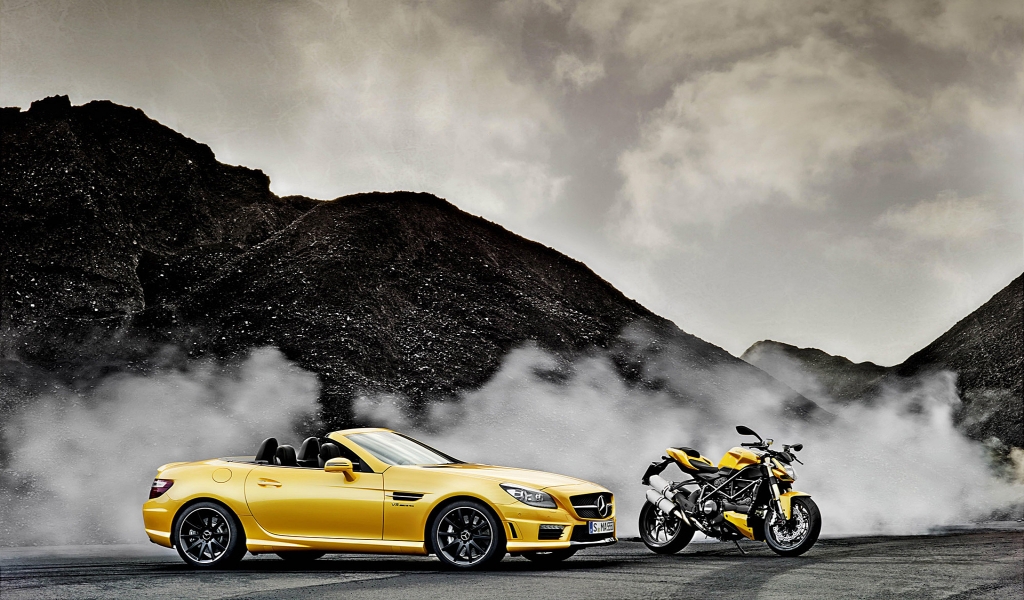 Mercedes SLK AMG and Ducati Streetfighter for 1024 x 600 widescreen resolution