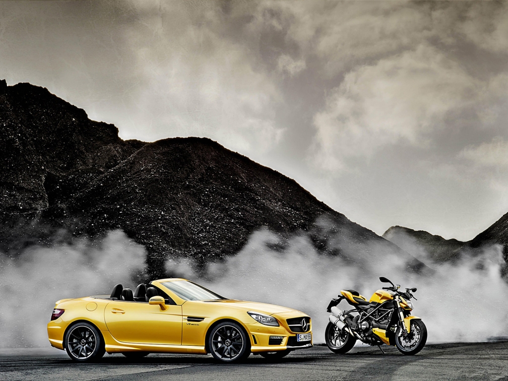Mercedes SLK AMG and Ducati Streetfighter for 1024 x 768 resolution