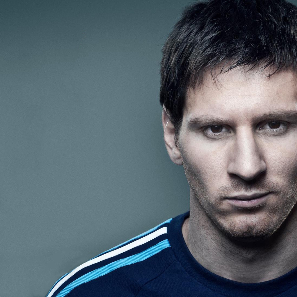 Messi Pose for 1024 x 1024 iPad resolution
