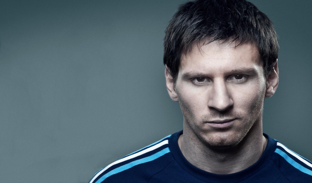 Messi Pose for 1024 x 600 widescreen resolution