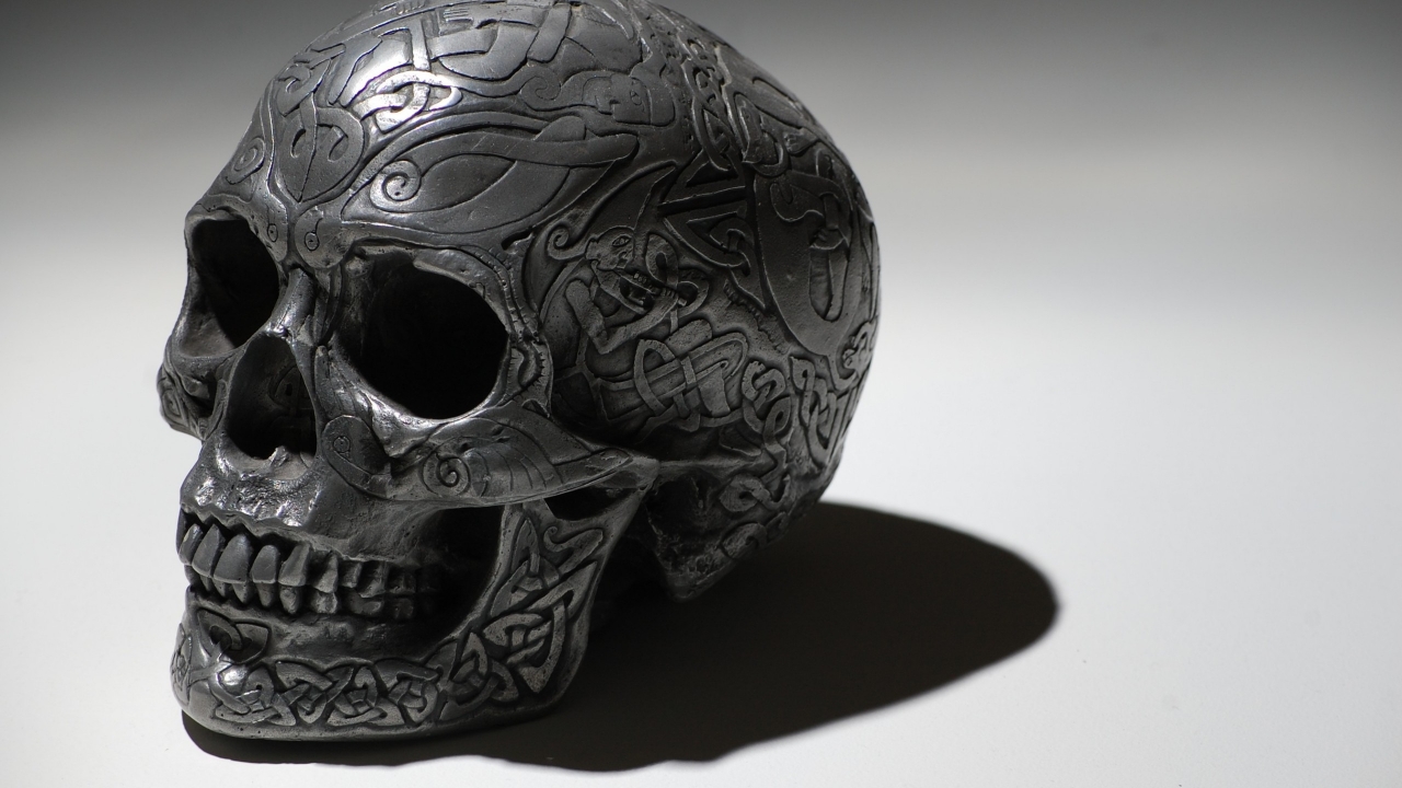 Metal Skull for 1280 x 720 HDTV 720p resolution