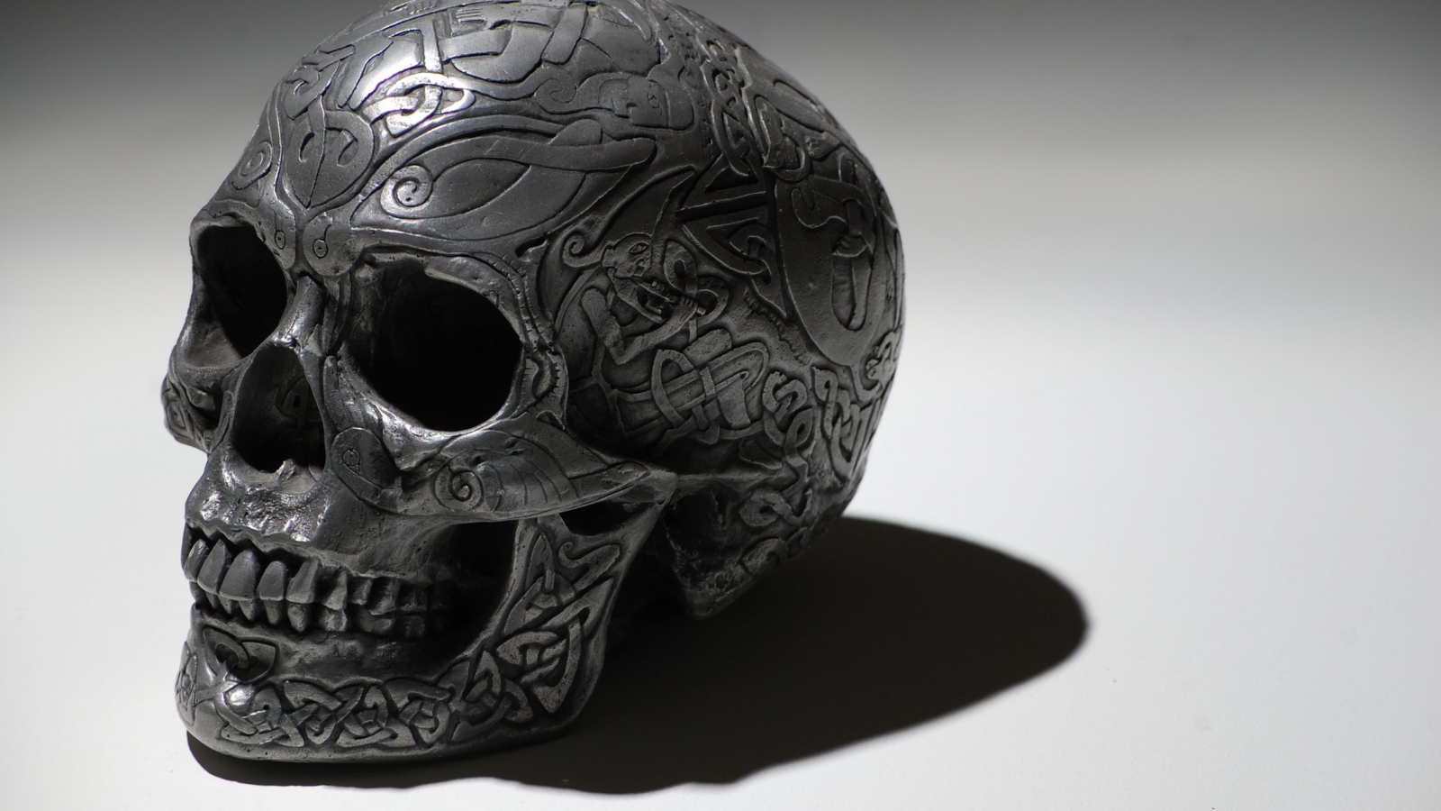 Metal Skull for 1600 x 900 HDTV resolution