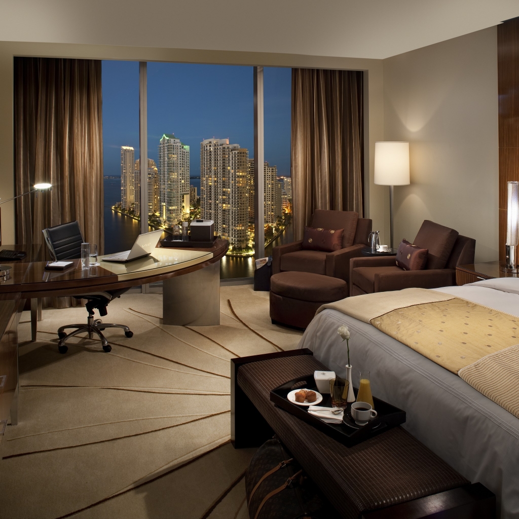 Miami Florida Hotel Room for 1024 x 1024 iPad resolution