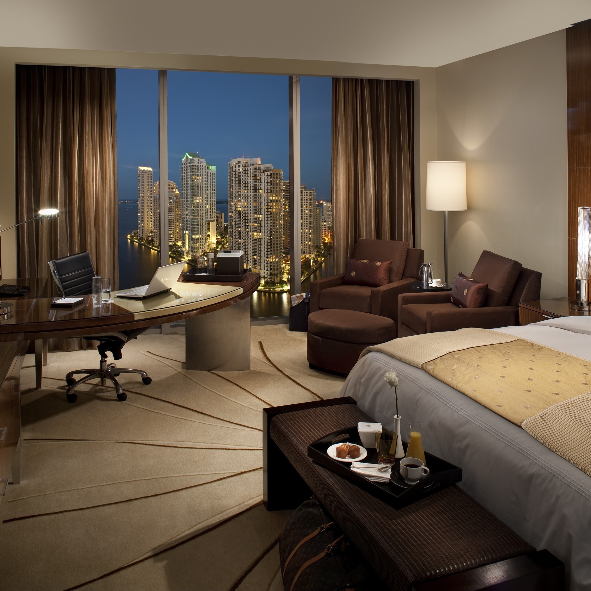Miami Florida Hotel Room for 2048 x 2048 New iPad resolution