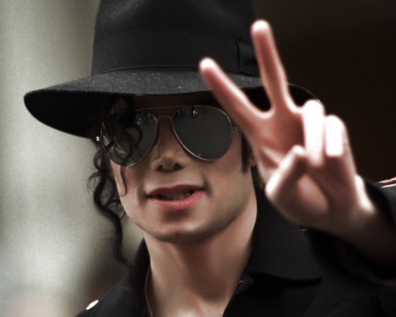 Michael Jackson Peace for 1280 x 1024 resolution