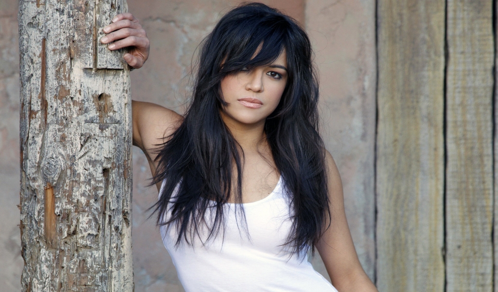 Michelle Rodriguez for 1024 x 600 widescreen resolution