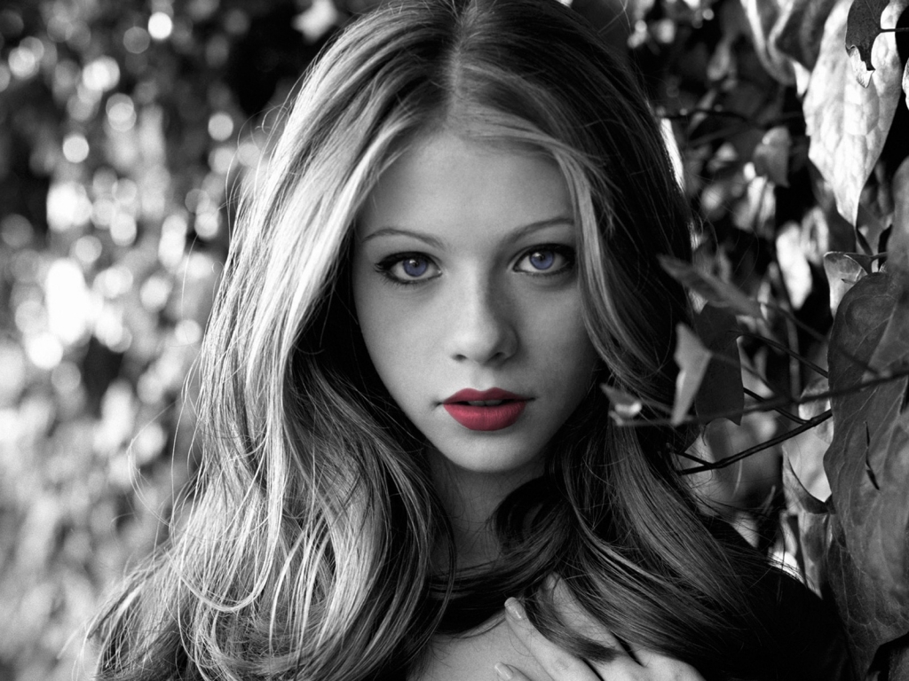 Michelle Trachtenberg Black and White for 1024 x 768 resolution