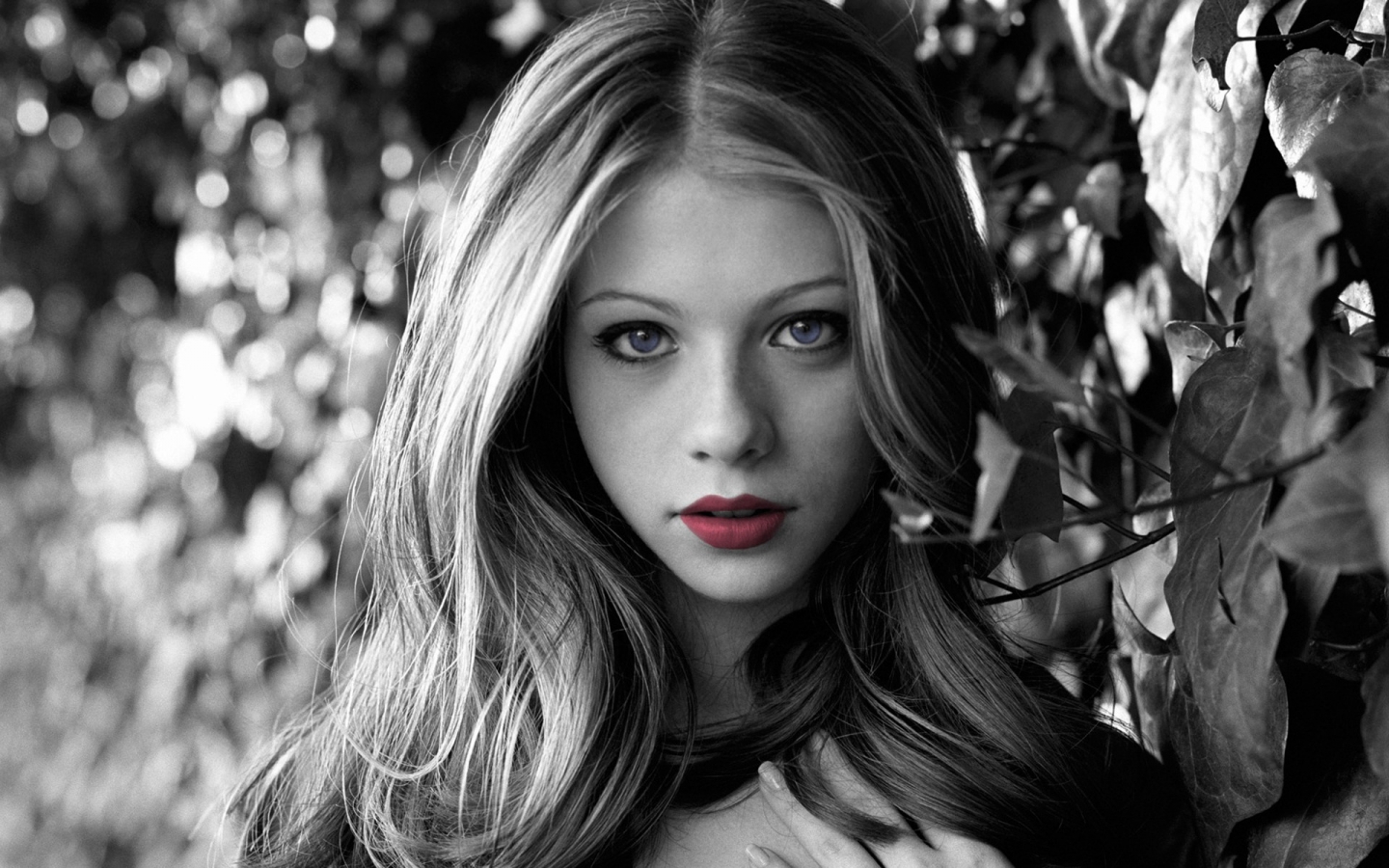 Michelle Trachtenberg Black and White for 1440 x 900 widescreen resolution