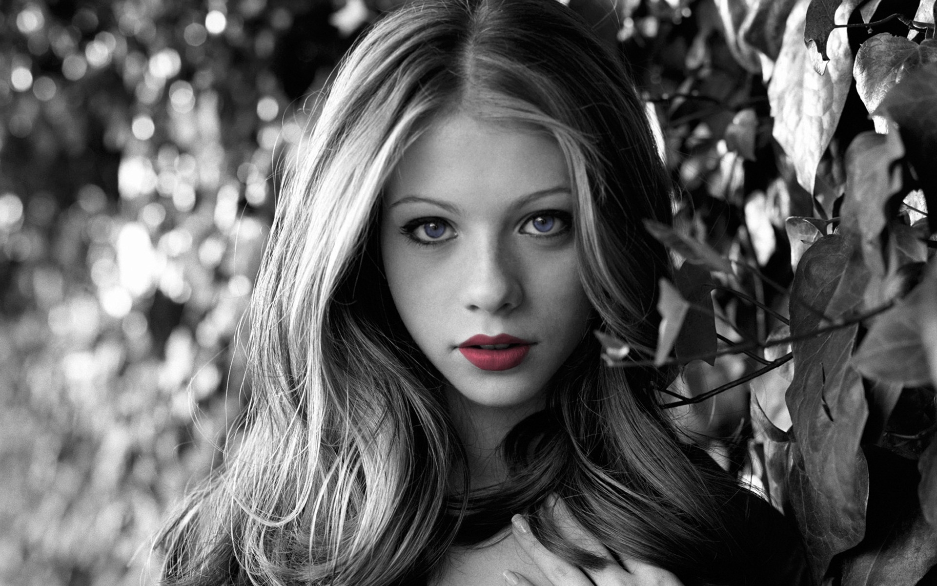 Michelle Trachtenberg Black and White for 1920 x 1200 widescreen resolution