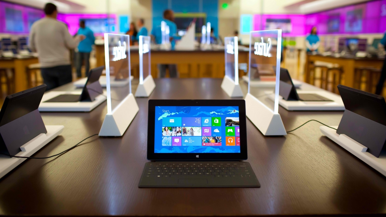 Microsoft Surface Pro Windows 8 Tablet for 1600 x 900 HDTV resolution