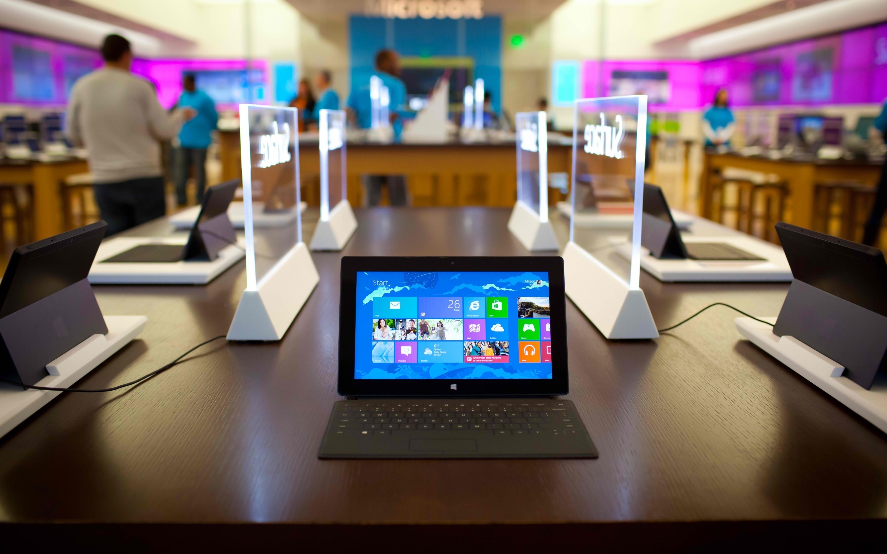 Microsoft Surface Pro Windows 8 Tablet for 2880 x 1800 Retina Display resolution