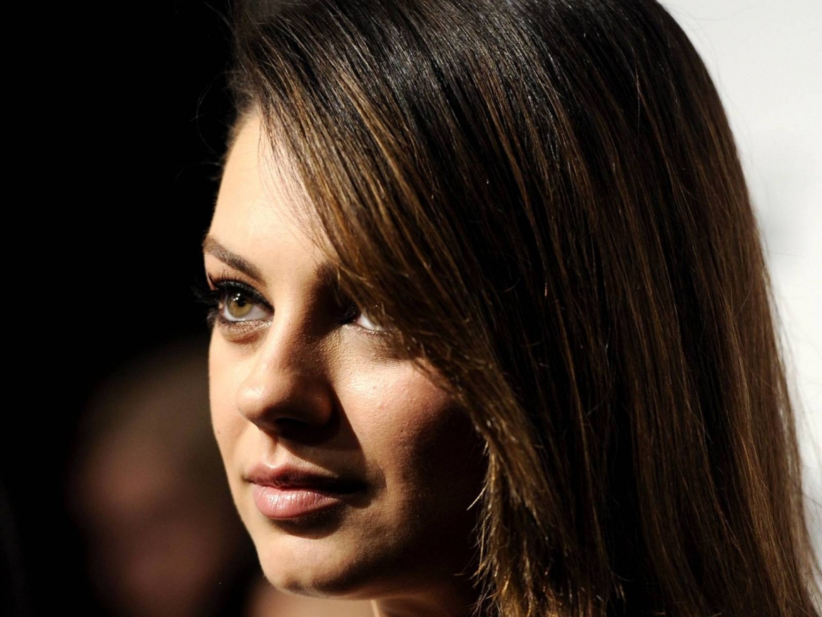 Mila Kunis Close Up for 1152 x 864 resolution
