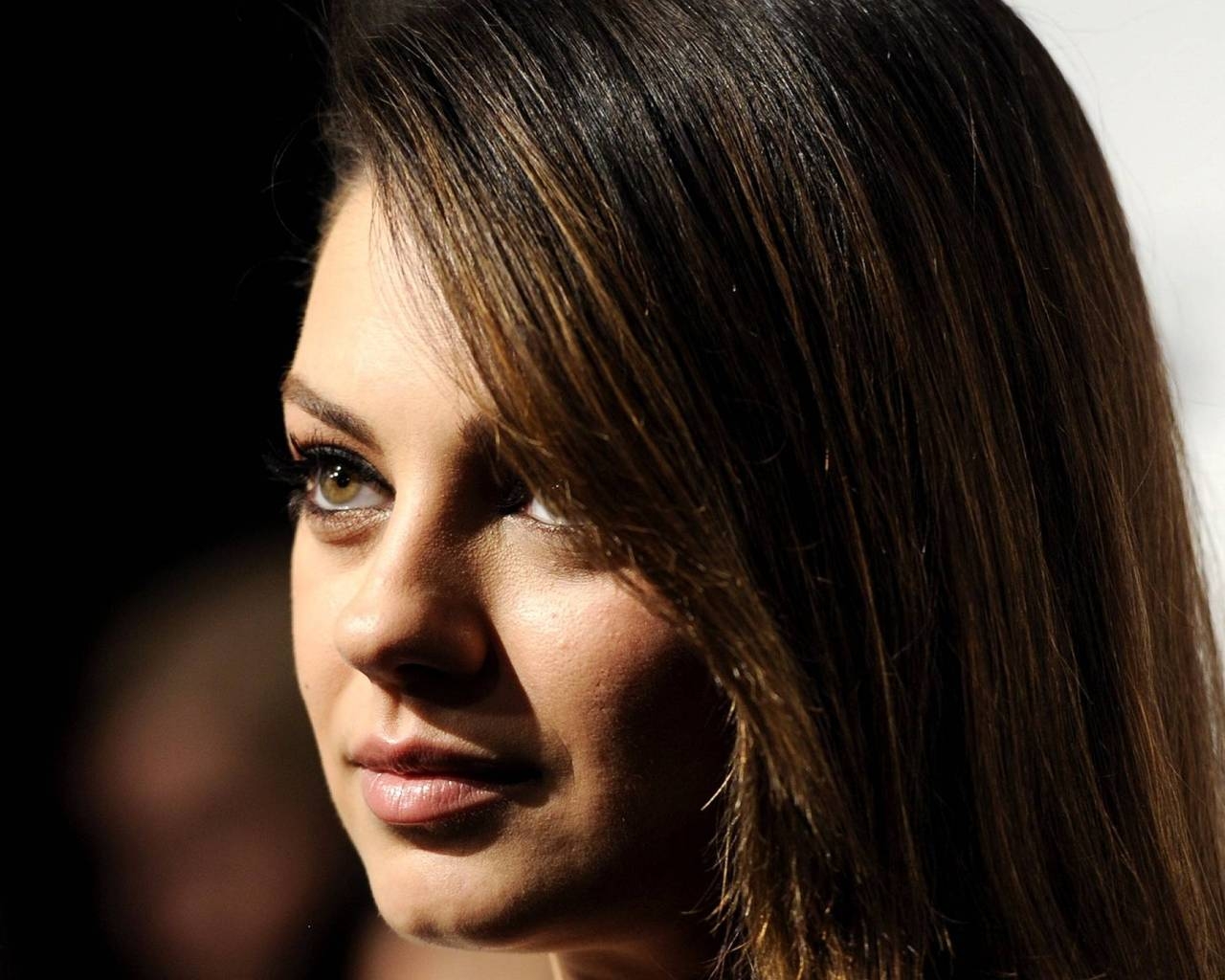 Mila Kunis Close Up for 1280 x 1024 resolution
