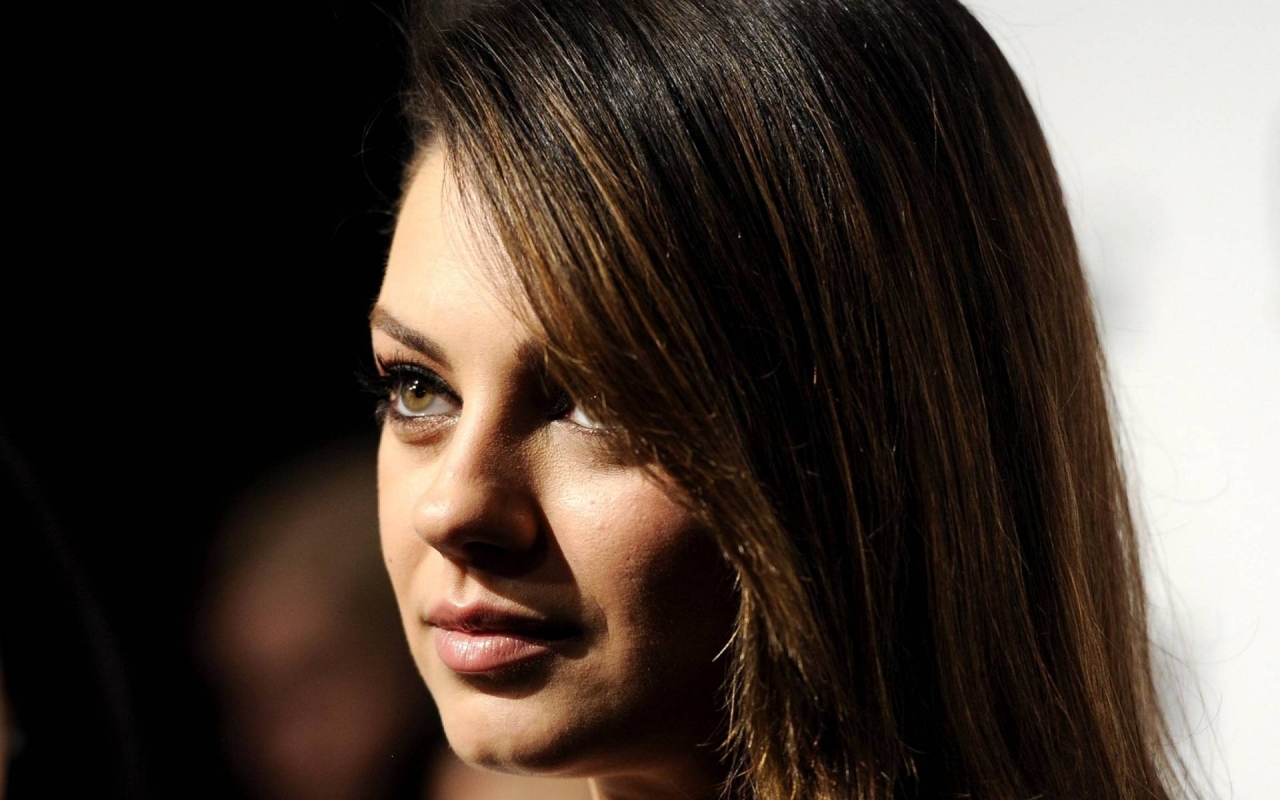 Mila Kunis Close Up for 1280 x 800 widescreen resolution