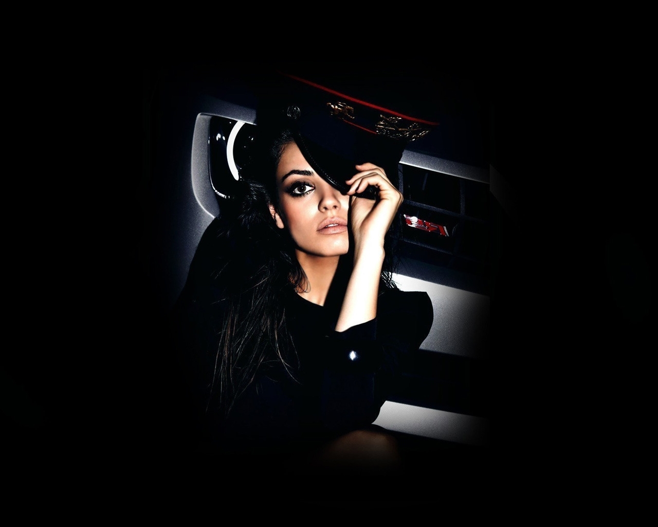 Mila Kunis Look for 1280 x 1024 resolution