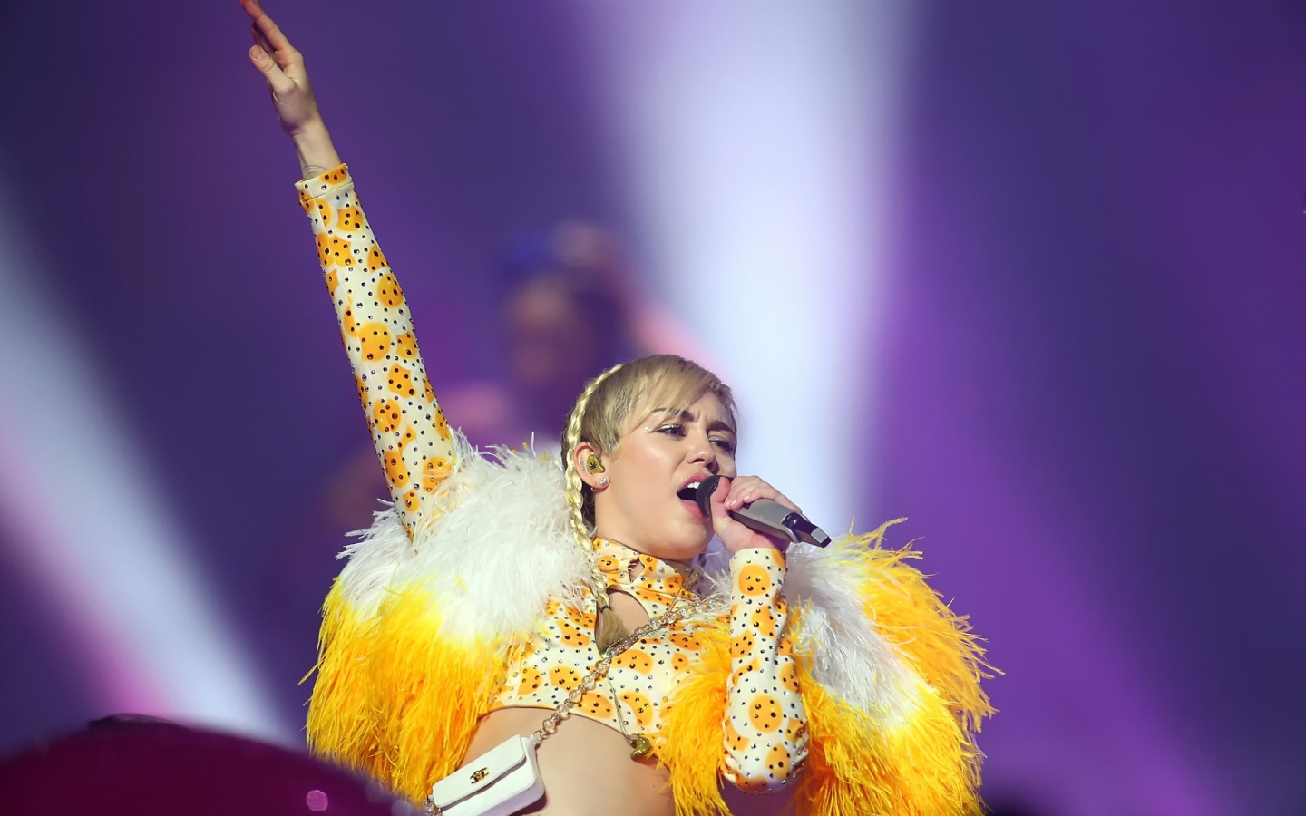 Miley Cyrus Live Performance for 1440 x 900 widescreen resolution