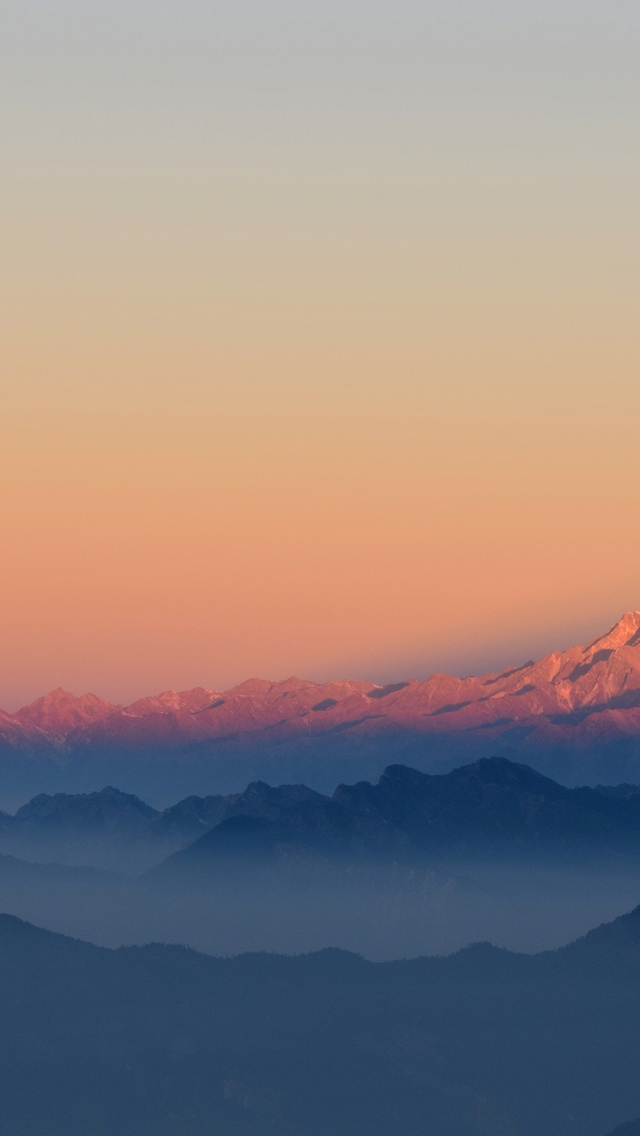 Minimal Mountains Tops for 640 x 1136 iPhone 5 resolution