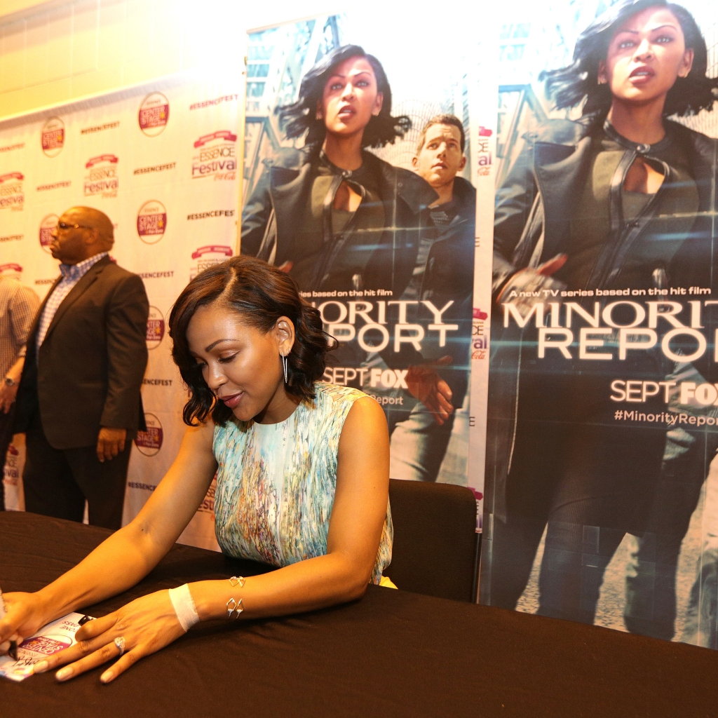 Minority Report Autograph Session for 1024 x 1024 iPad resolution