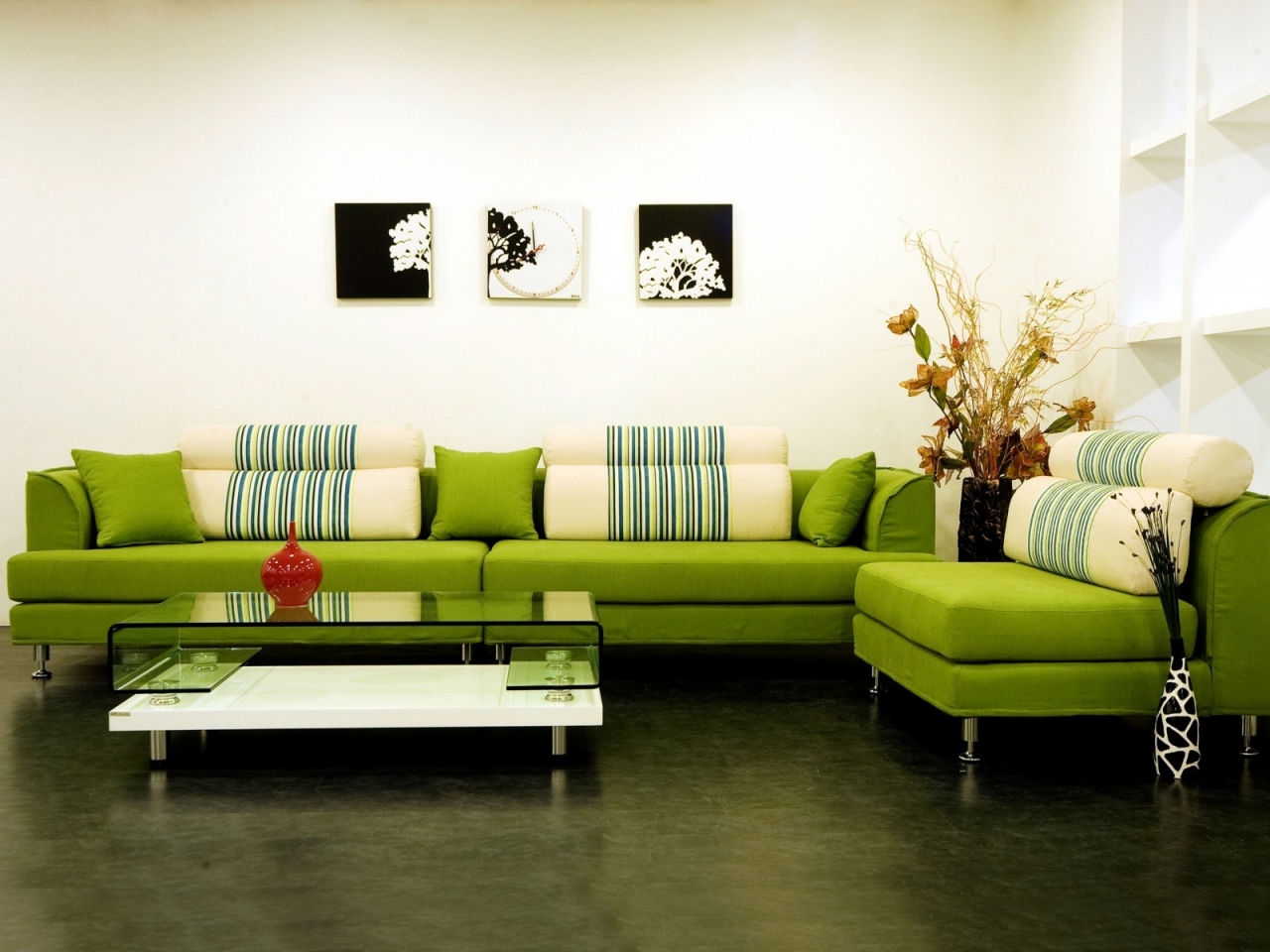 Modern Green Sofa for 1280 x 960 resolution