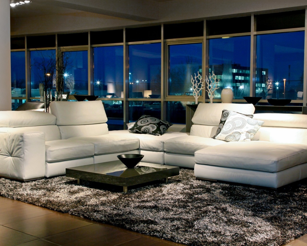 Modern White Sofa for 1280 x 1024 resolution