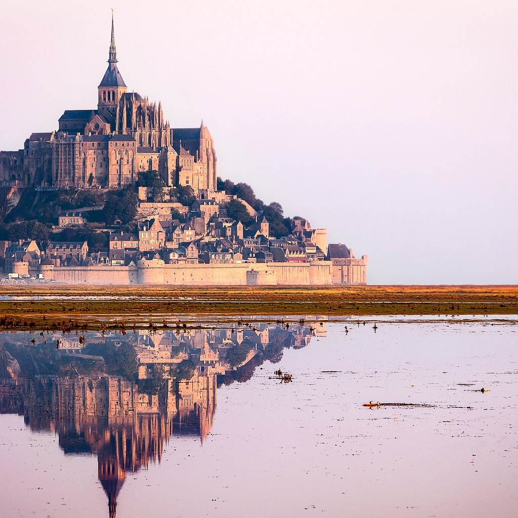 Mont Saint Michel Castle for 1024 x 1024 iPad resolution