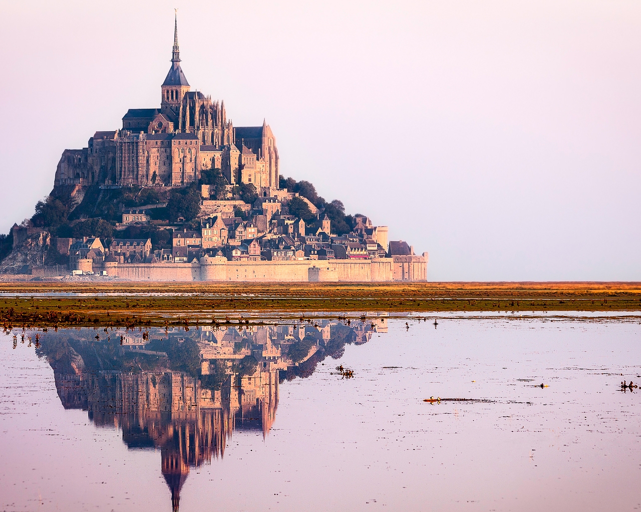 Mont Saint Michel Castle for 1280 x 1024 resolution