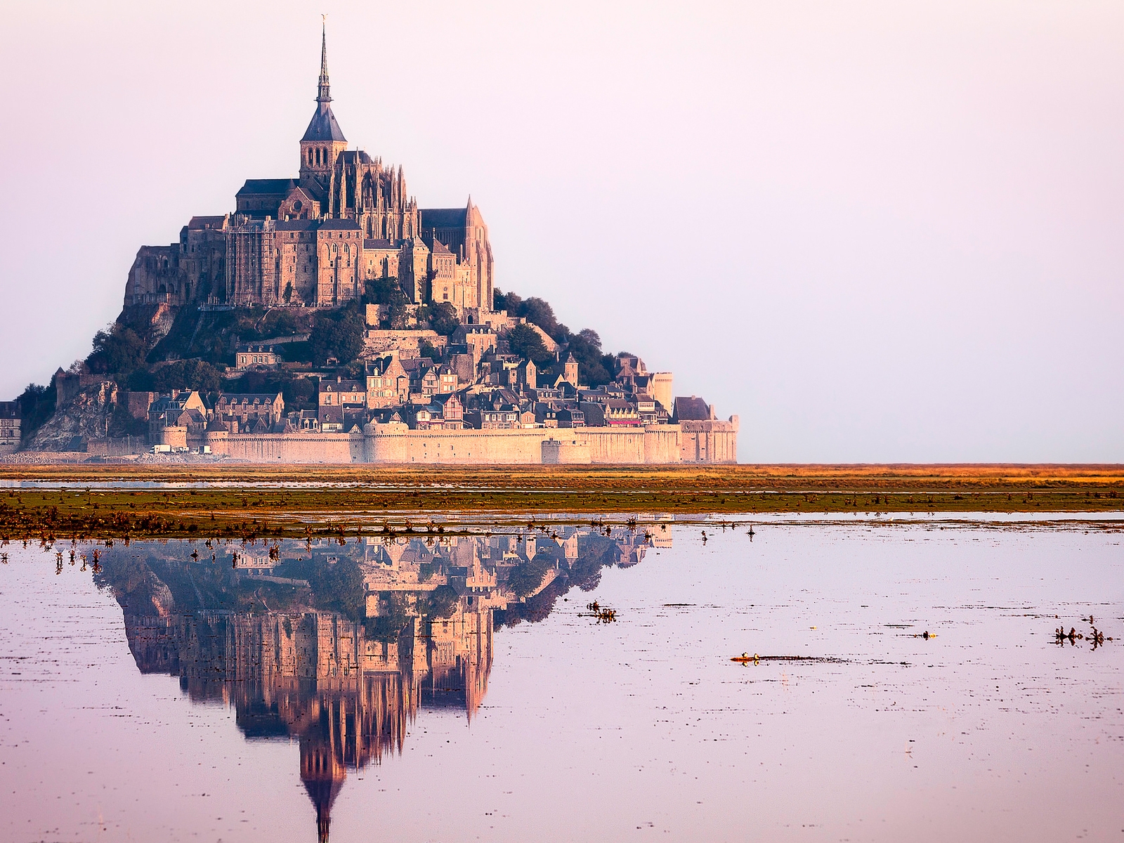 Mont Saint Michel Castle for 1600 x 1200 resolution