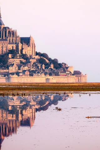 Mont Saint Michel Castle for 320 x 480 iPhone resolution
