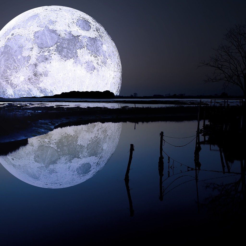 Moon Reflection for 1024 x 1024 iPad resolution