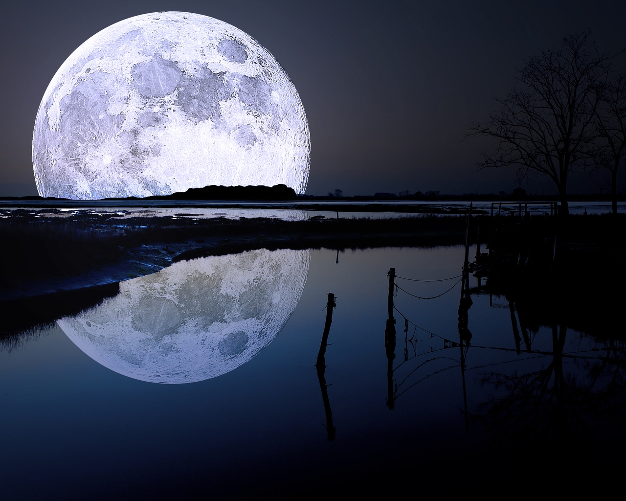 Moon Reflection for 1280 x 1024 resolution