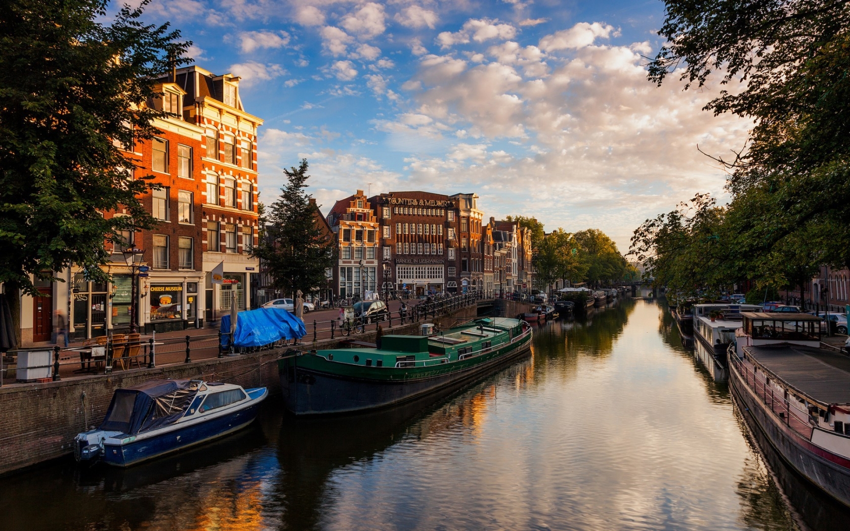 Morning in Amsterdam for 1680 x 1050 widescreen resolution