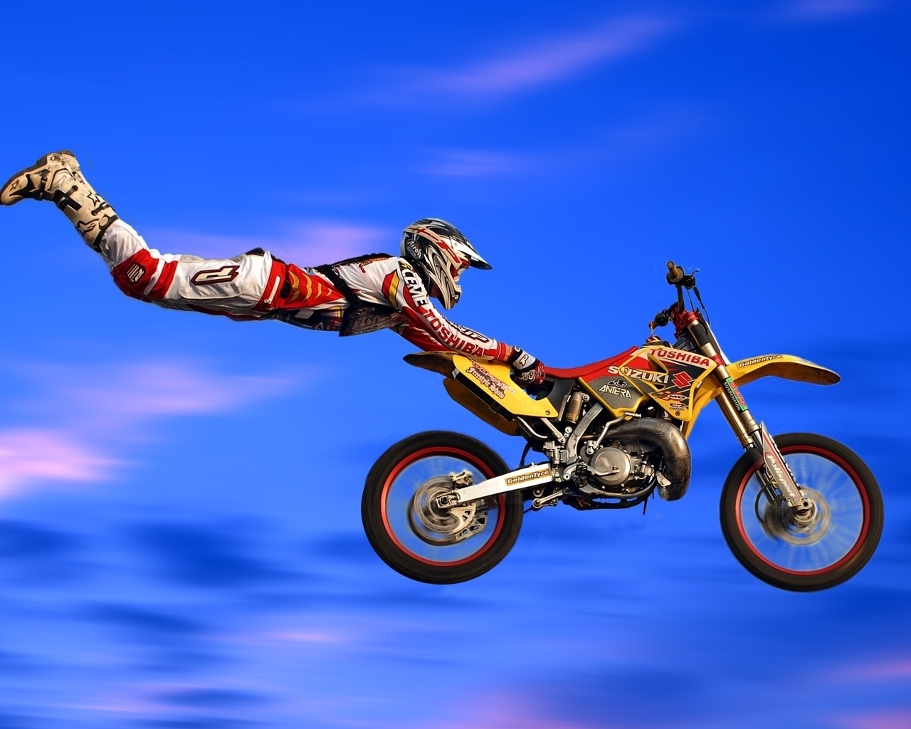 Moto Acrobatic Figure for 1280 x 1024 resolution