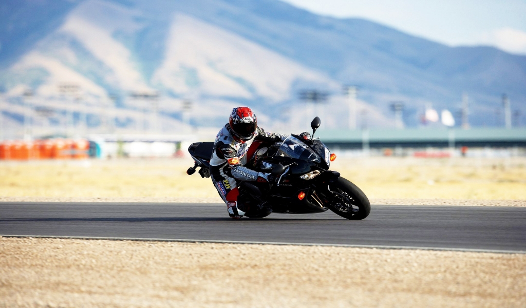 Moto Race for 1024 x 600 widescreen resolution