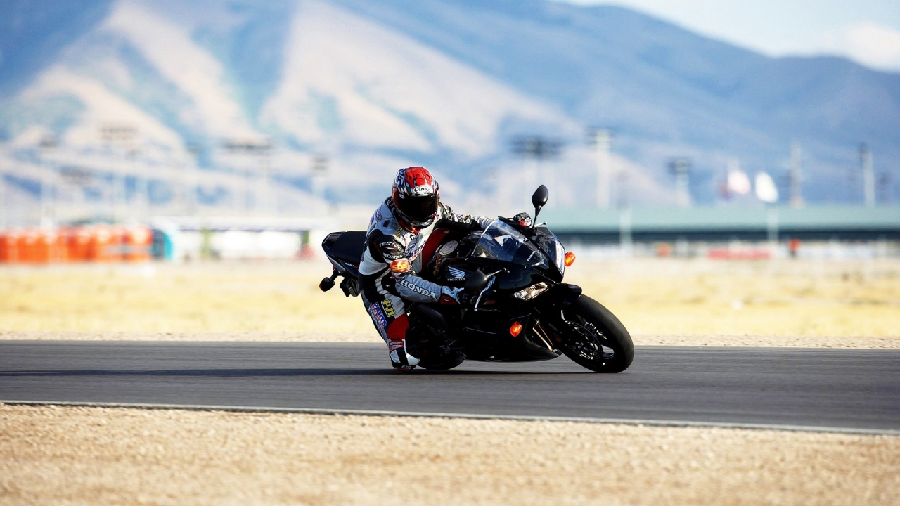 Moto Race for 1280 x 720 HDTV 720p resolution