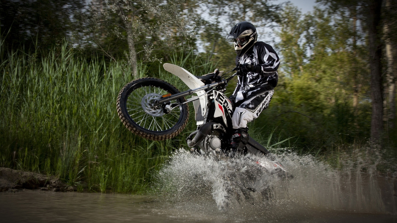 Motorcycle Obstacle Race for 1280 x 720 HDTV 720p resolution
