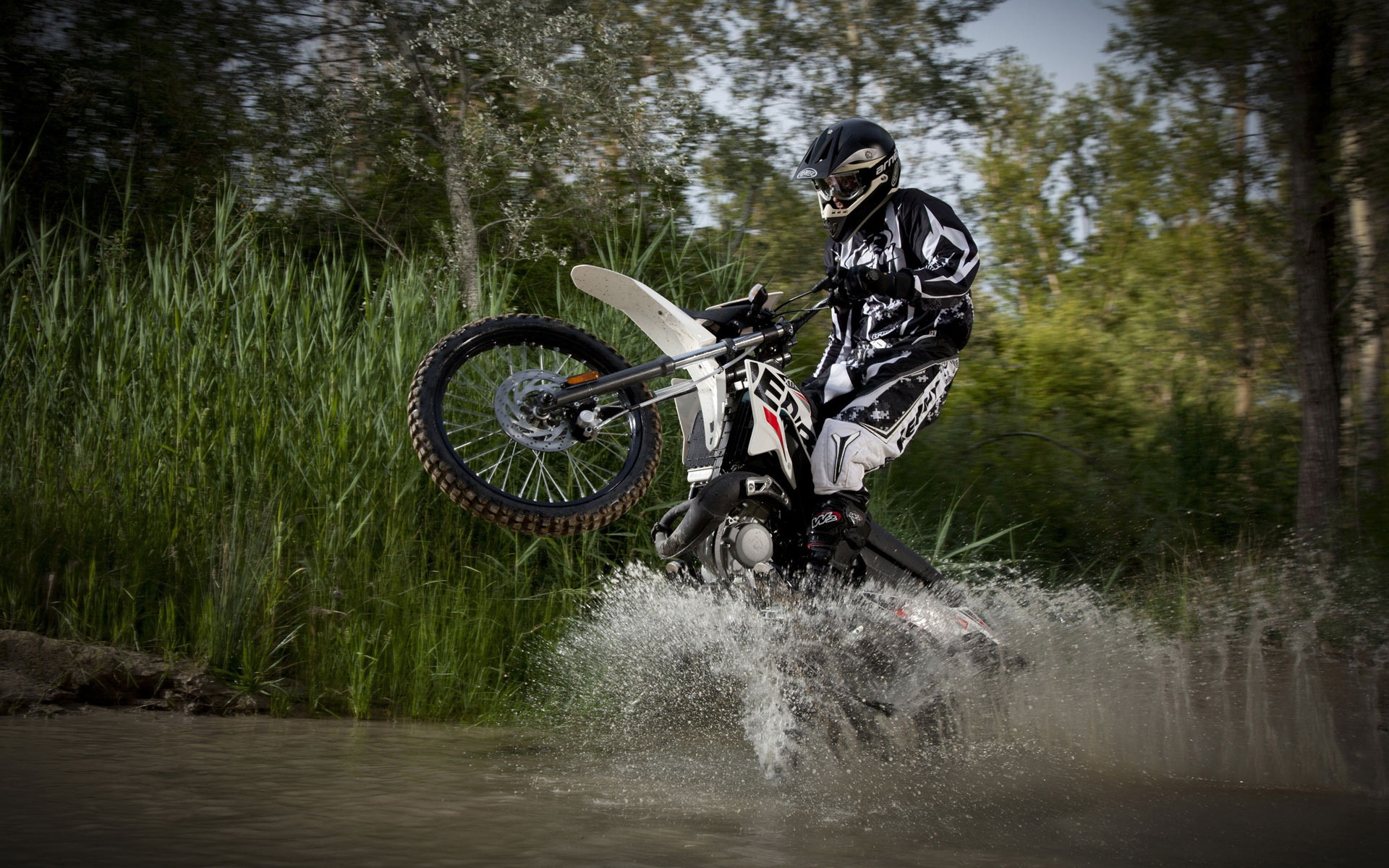 Motorcycle Obstacle Race for 1920 x 1200 widescreen resolution
