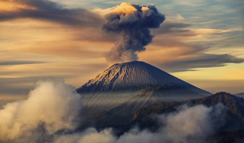 Mount Semeru Indonesia. for 1024 x 600 widescreen resolution
