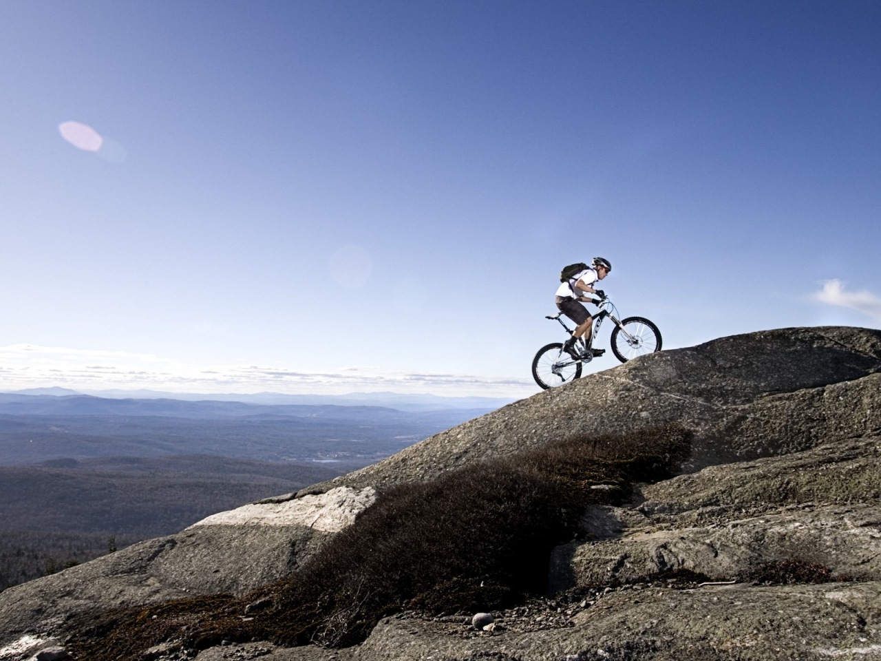 Mountain Bike Race for 1280 x 960 resolution