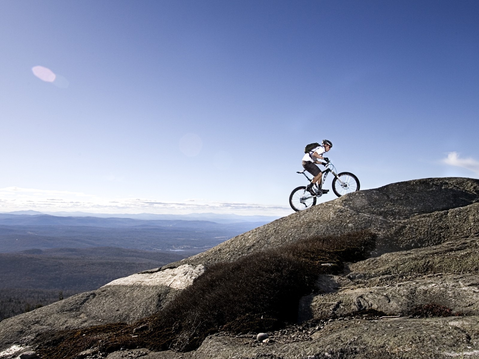 Mountain Bike Race for 1600 x 1200 resolution