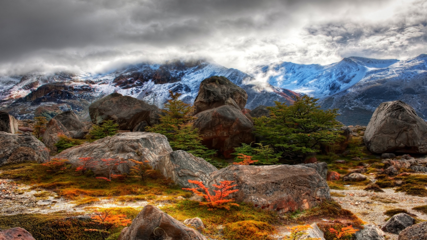 Mountain landscape for 1366 x 768 HDTV resolution