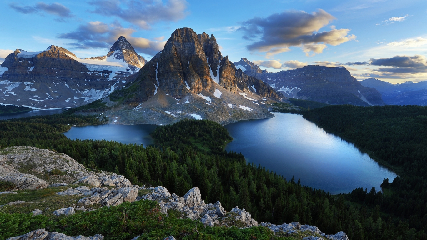 Mountains and Lakes for 1366 x 768 HDTV resolution