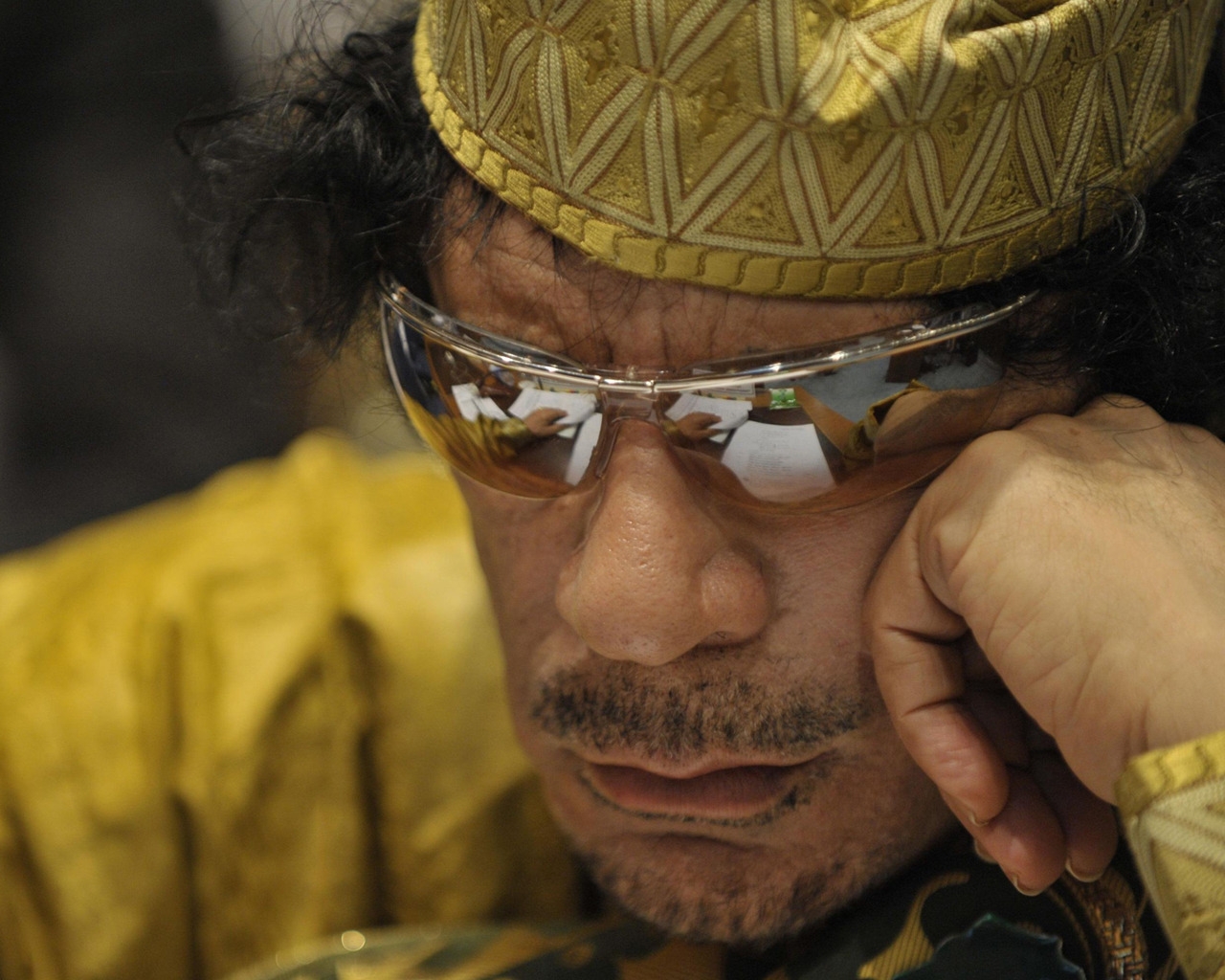 Muammar al Gaddafi for 1280 x 1024 resolution